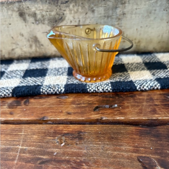 Amber Glass Miniature Depression Glass
Coal Bucket with Handle vintage - Picture 2 of 8